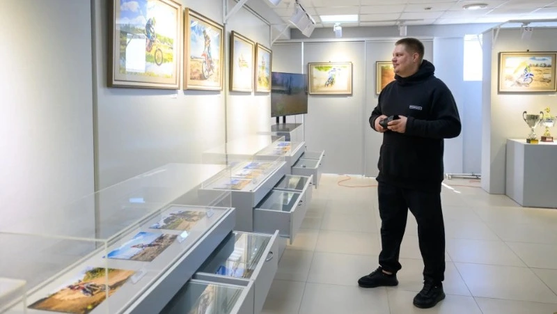 Персональная фотовыставка Владислава Володченко «Мир мотокросса в кадре» проходит в Долинске