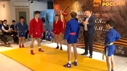 Эффектные броски и падения: в штабе «Единой России» в Южно-Сахалинске прошел мастер-класс по самбо