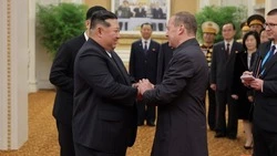 Лидер КНДР Ким Чен Ын на встрече с Медведевым передал Путину привет 