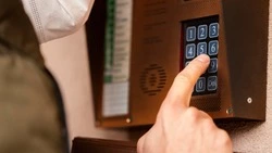 Установка домофона и кредит: сахалинцы отдали мошенникам более 2 млн рублей