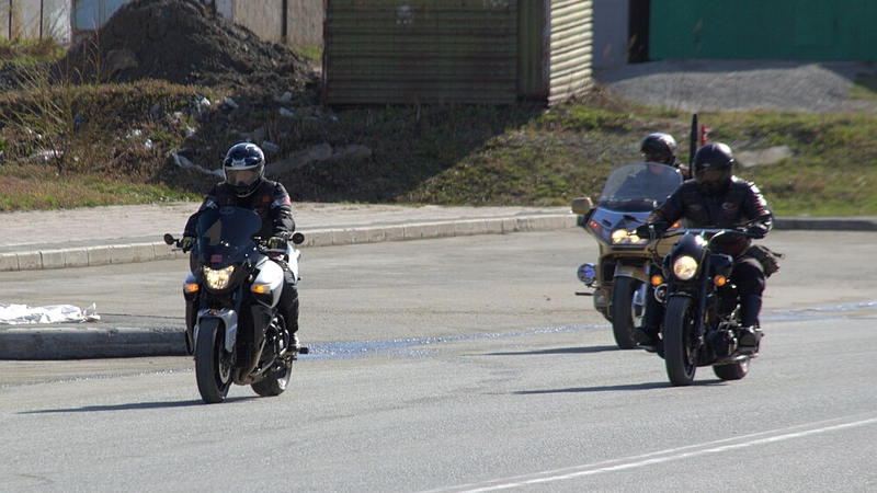 Островные байкеры в честь Дня Победы устроили мотопробег