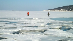 Сотрудники МЧС рассказали об опасностях, которые могут поджидать сахалинцев на тонком льду