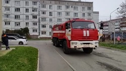 МЧС оцепили участок у детсада в Южно-Сахалинске из-за подозрительной сумки