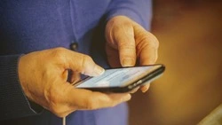 Пенсионерка из Корсакова потеряла 300 тысяч рублей после беседы с мошенниками