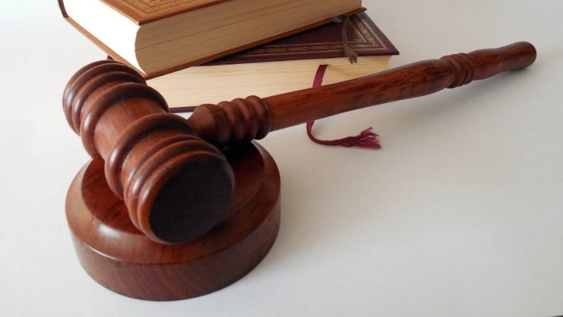 Пенсии, быстрые платежи, соцподдержка: какие законы вступят в силу в России в апреле