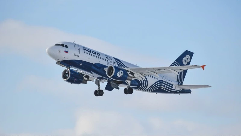 Самолет из Южно-Сахалинска ушел на второй круг во Владивостоке из-за машины на полосе