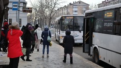 Оплата проезда наличными в автобусе станет невыгодной в 2023 году на Сахалине