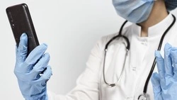 Запись к врачу на Сахалине теперь доступна и в мессенджере MAX 