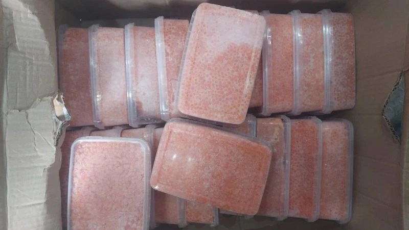 Предприниматель с дочерьми устроила нелегальную торговлю морепродуктами на Сахалине