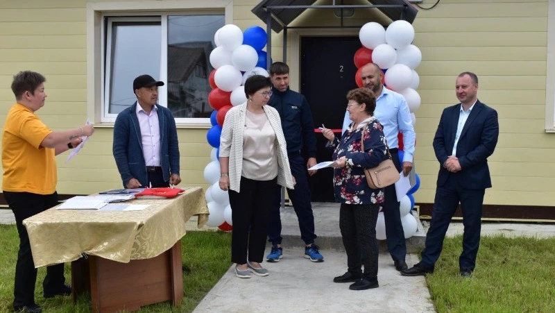 В Макаровском районе 12 семей получили ключи от новых квартир