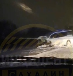 Toyota Crown и минивэн столкнулись на трассе Южно-Сахалинск — Оха у Березняков