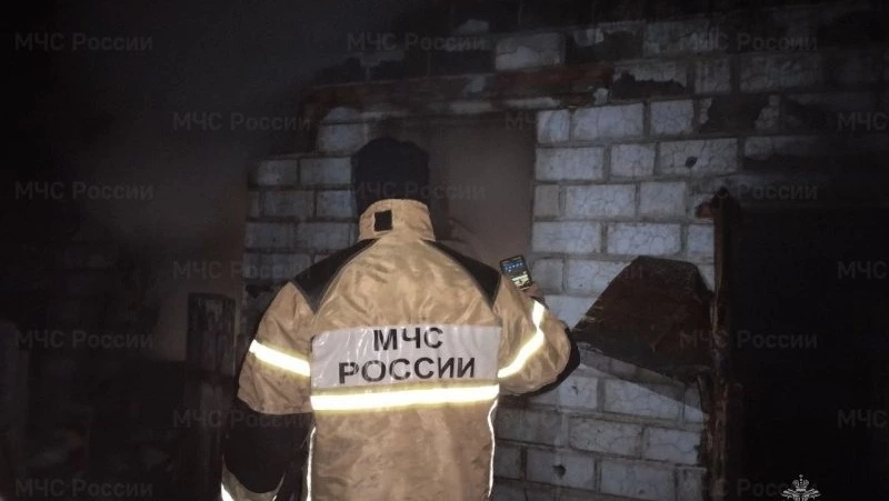 Коровник загорелся в селе на Сахалине