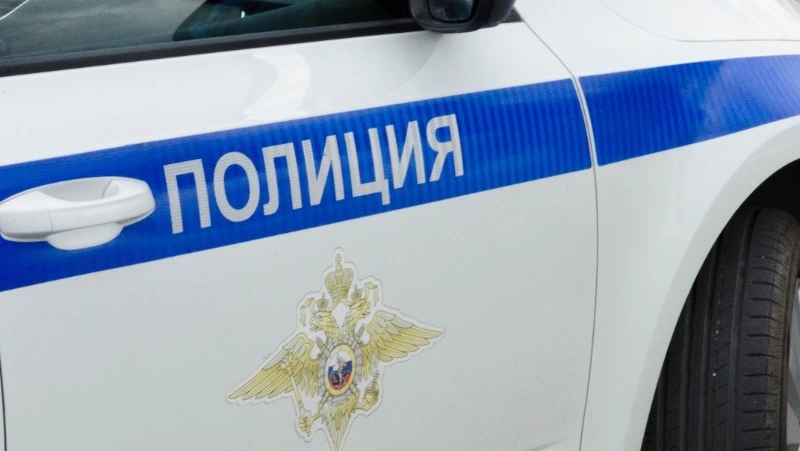 Житель Сахалина бросил камень в капот иномарки своего знакомого 