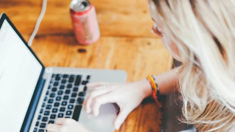 Почти 40% работодателей сокращают рабочий день в пятницу — опрос