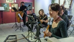 Поэты и народный ансамбль «Ковер-бэнд» стали гостями музыкально-литературного вечера на Сахалине