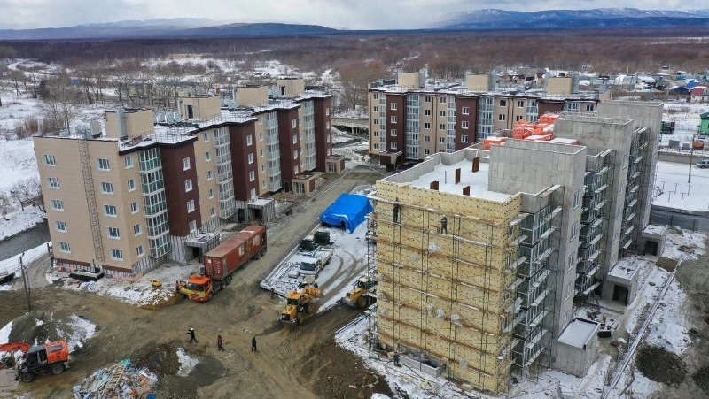 Сахалинцев переселяют из ветхого жилья в новое