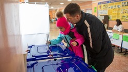 Жители Южно-Сахалинска активно голосуют на выборах президента РФ и отмечают Масленицу