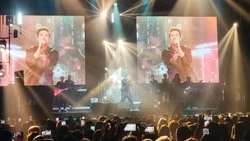 Певец Дима Билан подарил южносахалинке рукопожатие