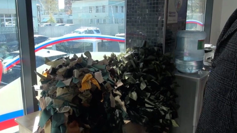 Дети из Восточной гимназии Южно-Сахалинска подготовили маскировочные сети для СВО