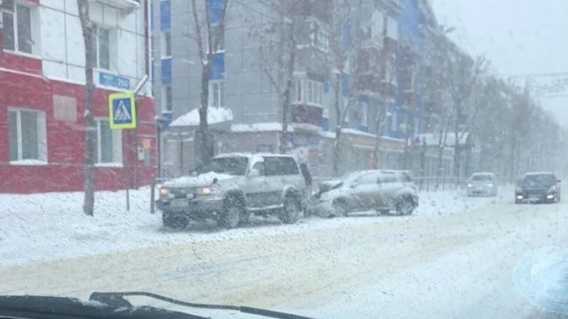 На Сахалине перекрыто движение на двух дорожных участках