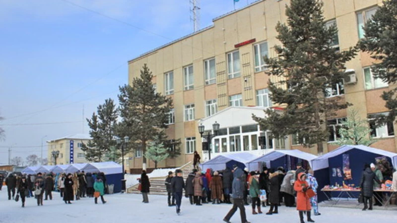 Муниципальную ёлку открыли в Ногликах