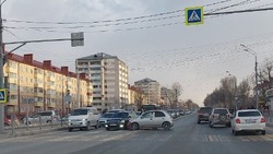 ДТП в центре Южно-Сахалинска: седан и хэтчбек не поделили дорогу на проспекте Мира