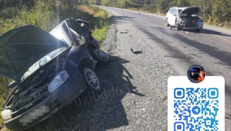 На трассе Холмского района столкнулись два «японца» — есть пострадавшие