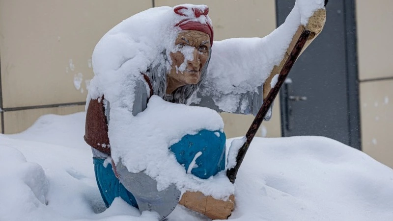 Снегопады с теплом до +5 градусов накроют Сахалин и Курилы 13 марта