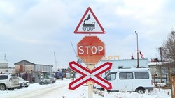 Сотрудники ДВЖД проверили 30 переездов на юге Сахалина в канун Нового года