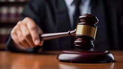 Суд обязал жительницу Сахалина выплатить долг по кредитке умершего мужа