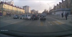 Видео с места ДТП на проспекте Мира в Южно-Сахалинске появилось в соцсетях