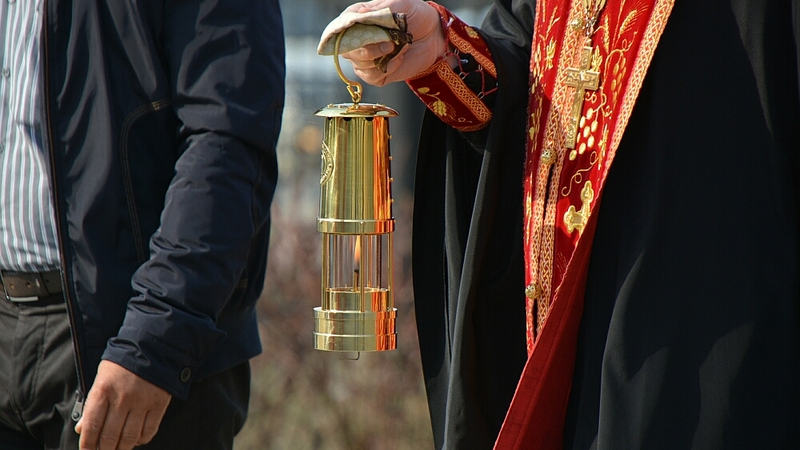 Благодатный огонь прибывает на Сахалин 2 мая