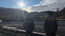 Сахалинская рыбоохрана забрала лодку и 34 незаконных орудия лова у браконьеров