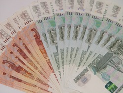 Сотруднику ФСБ предложили взятку в 1 млн рублей за помощь рыбному бизнесу на Сахалине