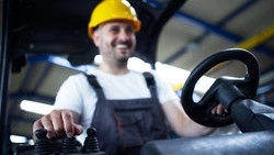 Аферист из Благовещенска продал невидимые погрузчики бизнесмену из Южно-Сахалинска