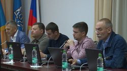 Депутаты южно-сахалинской Думы проводят последние заседания перед выборами