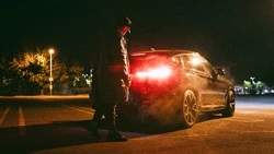 Сахалинец изготовил горючую смесь с таймером и поджег чужой автомобиль