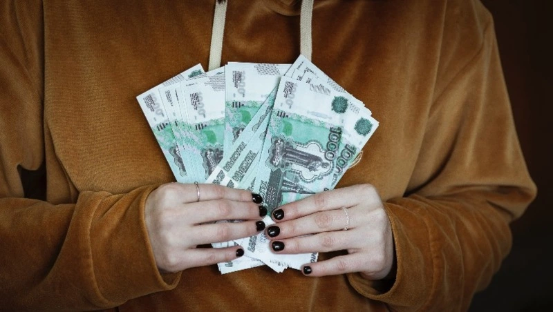 Минтруд РФ предложил увеличить МРОТ на 2026 год до 27 тысяч рублей