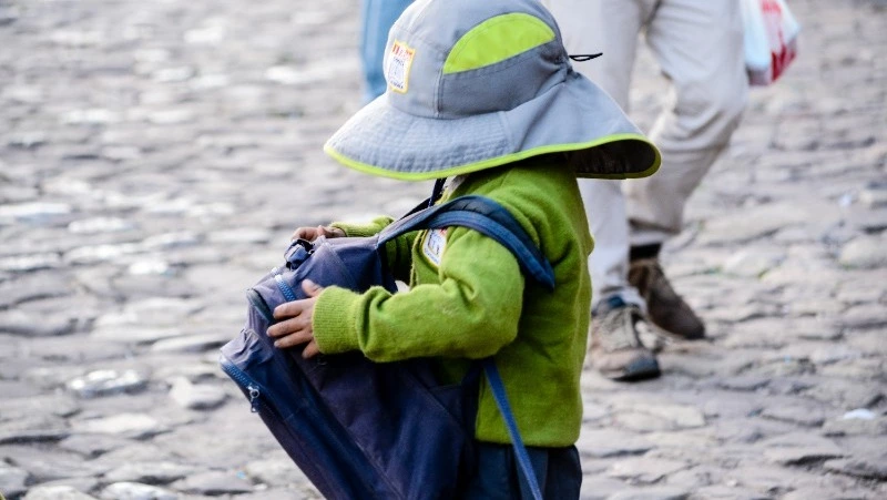 Мужчина украл сумку с детскими вещами на автовокзале Южно-Сахалинска