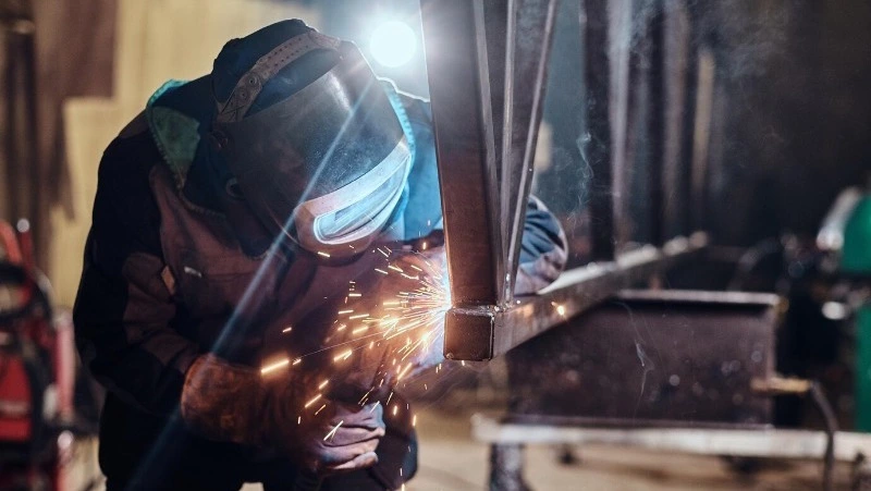 Сварщик, монтажник, курьер: подборка самых востребованных специалистов на Сахалине от Авито Работа 