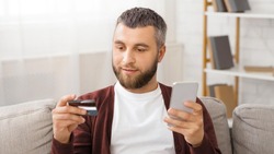 Житель пгт Тымовское на Сахалине отдал мошенникам почти полмиллиона рублей ради соцвыплат