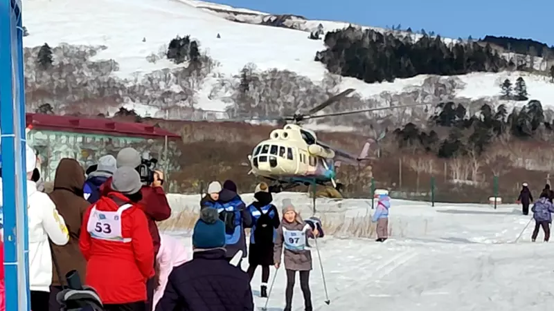 Вертолет с Курил высадил пассажиров на трассу «Лыжни России»