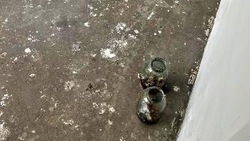 «Кто не добежал?»: жителей обвинили в испражнениях на балконе дома в Южно-Сахалинске