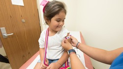 Исследовать действие вакцины от COVID-19 на детях от шести лет планируют в России
