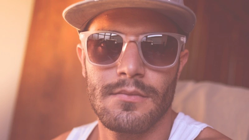 Эксперты SuperJob измерили популярность усов и бороды у работающих мужчин в РФ