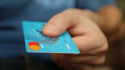 Мошенники разработали новую опасную схему-гибрид, в которой совместили несколько известных сценариев