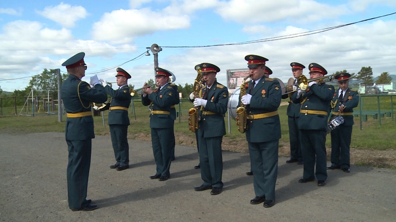 Сахалинских детей учат строевой подготовке и стрелять из АК
