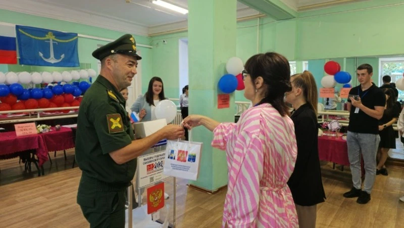 На Сахалине герой СВО из Холмска Денис Кузнецов принял участие в голосовании