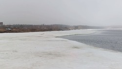 Рыбаков оторвало на льдине на озере Изменчивом в Корсаковском районе 