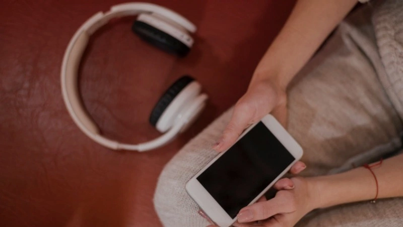 Мошенники массово убеждают россиян установить вирус под видом «Яндекс Музыки»